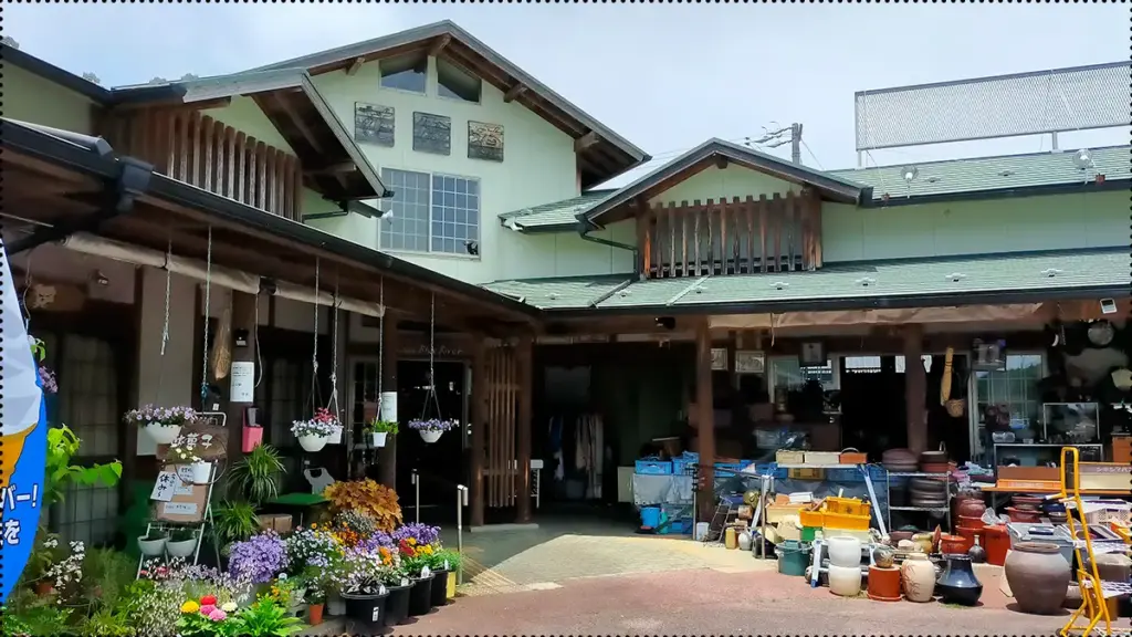 隣接する商業店舗